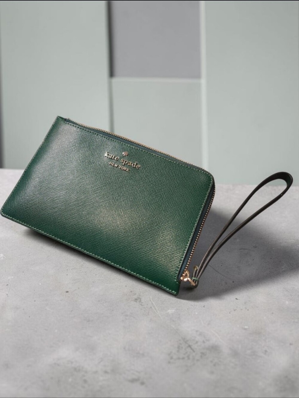 Kate Spade Saffiano Leather L-Zip Wristlet/Clutch with gold logo  NWOT